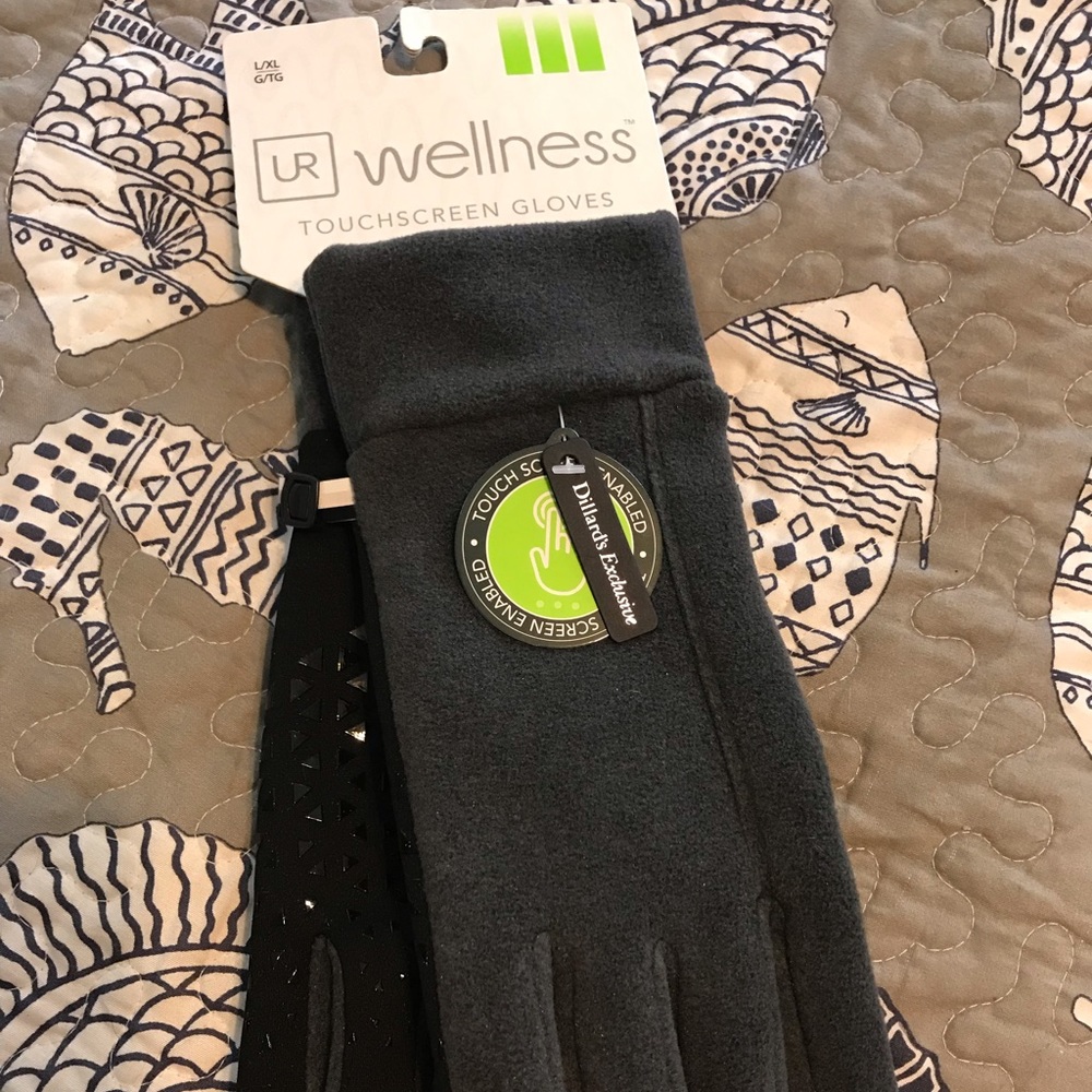 Wellness touch screen gloves